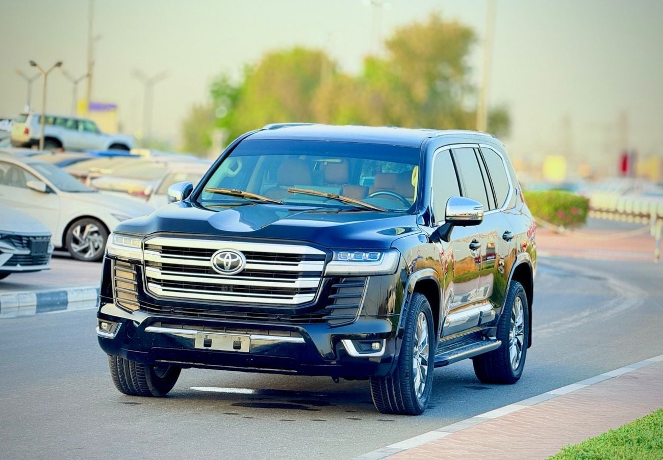 تويوتا لاند كروزر GXR 2019 FACELIFTED 2025 WITH INTERIOR AND EXTERIOR V6 4.0L GCC IN EXCELLENT CONDITION