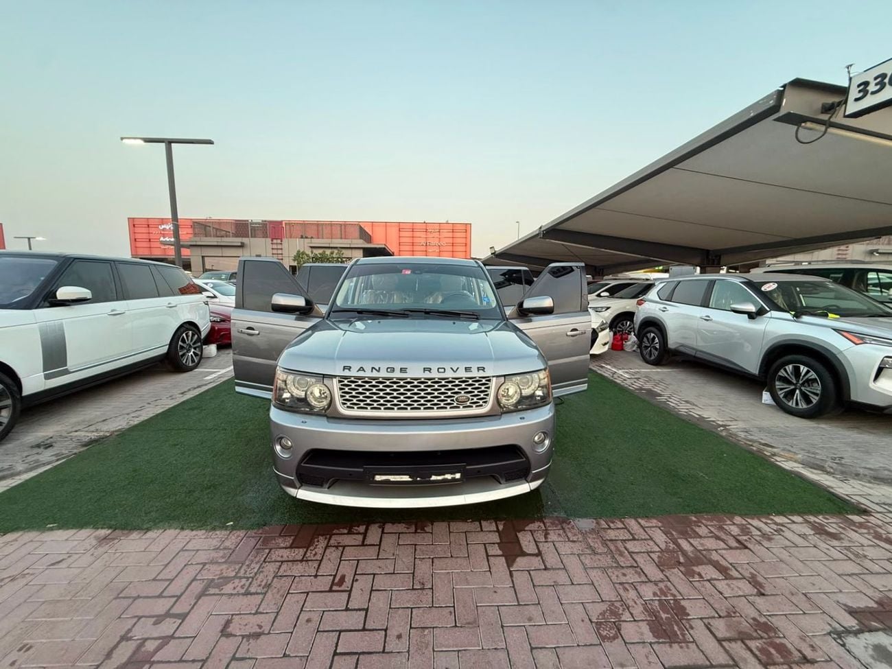 Land Rover Range Rover Sport HSE keyless entry and push-button start