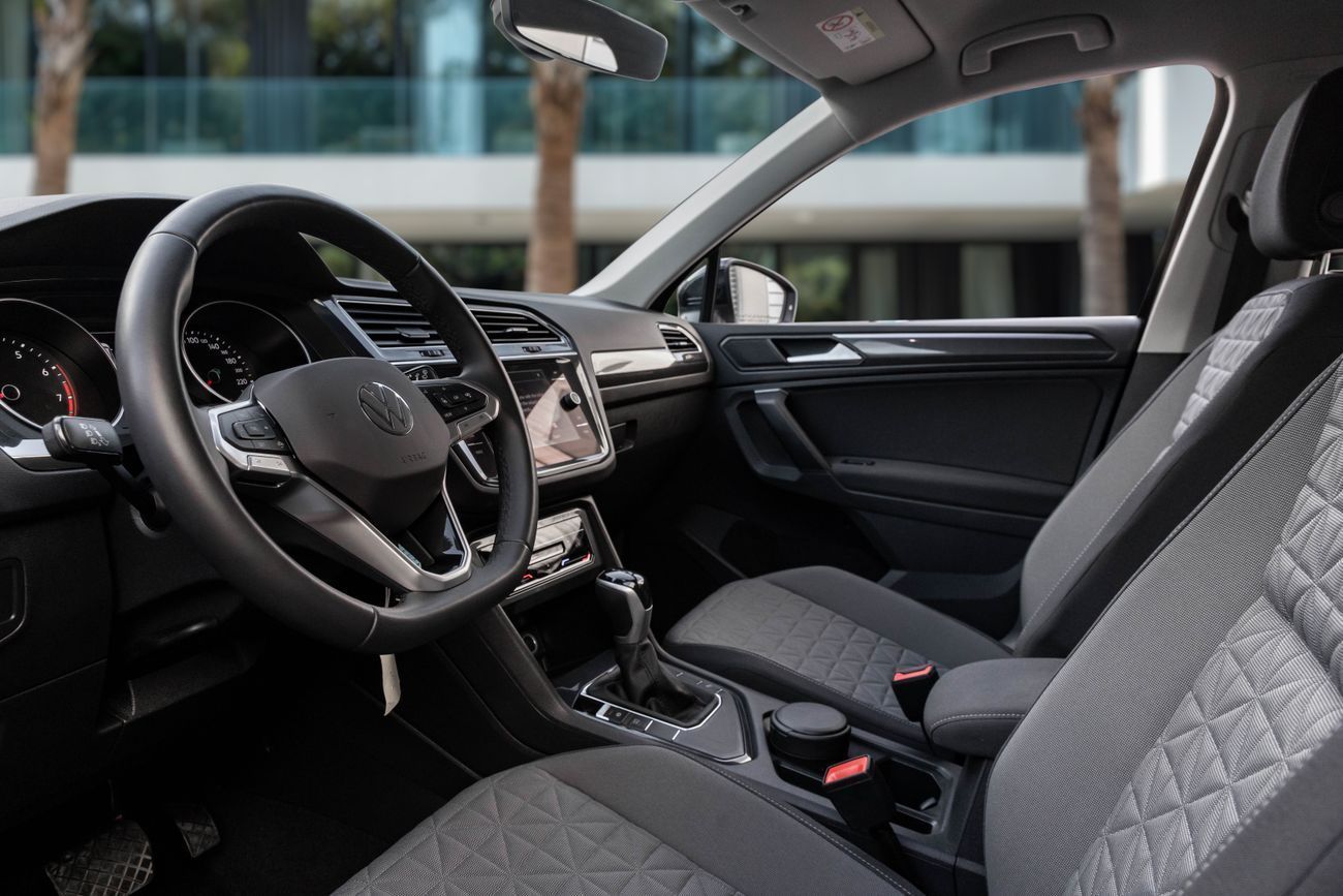 Volkswagen Tiguan Tiguan Elegance | 1,606 P.M | 0% Downpayment | VW Warranty + Service | Ultra Low KM!