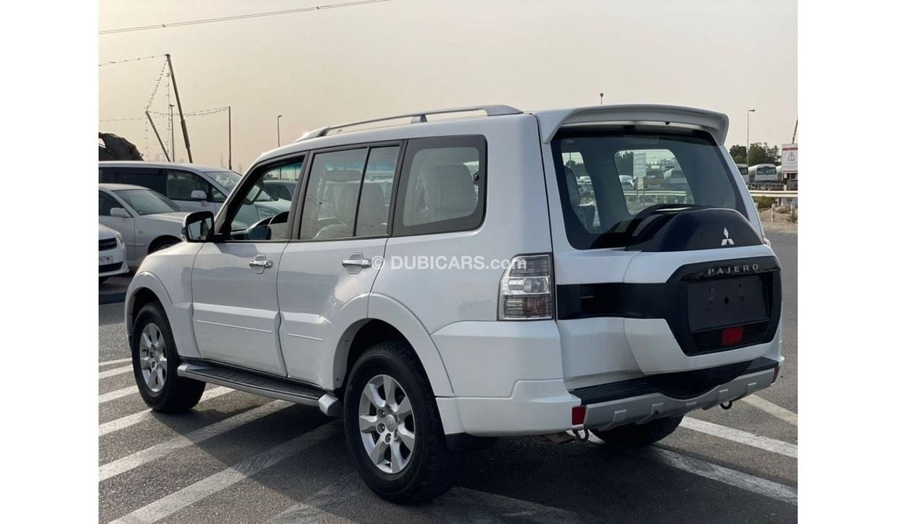 ميتسوبيشي باجيرو 2016 Mitsubishi Pajero 4x4 GLS MidOption / 100% Accident free