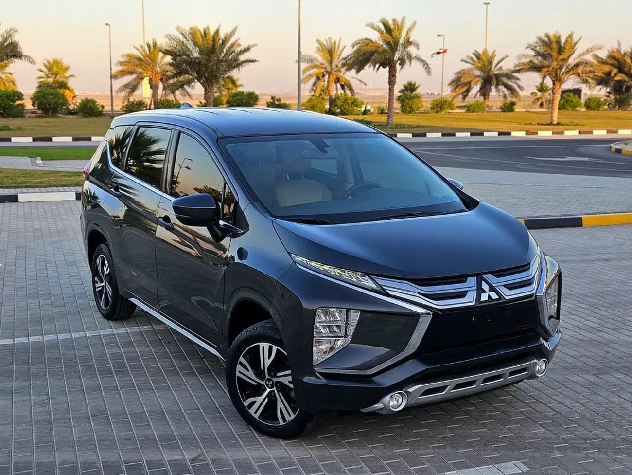 ميتسوبيشي إكسباندر GLX GCC Specs Premium Condition 7 Seater Perfect Inside Out