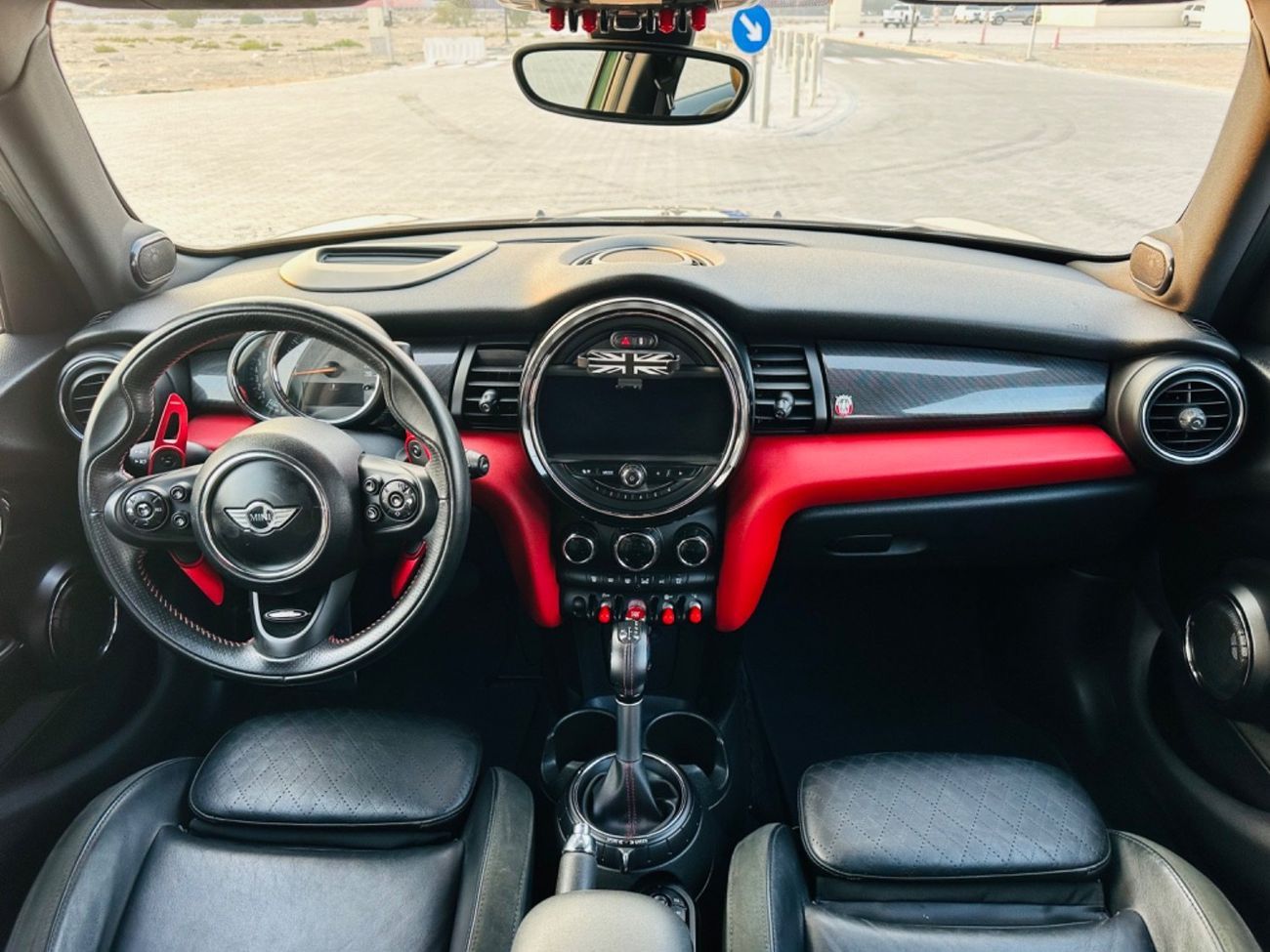 ميني كوبر إس موديل 2015 خليجي فل مواصفات بانوراما السياره حاله ممتازه من الداخل و الخارج فل مواصفات بانوراما