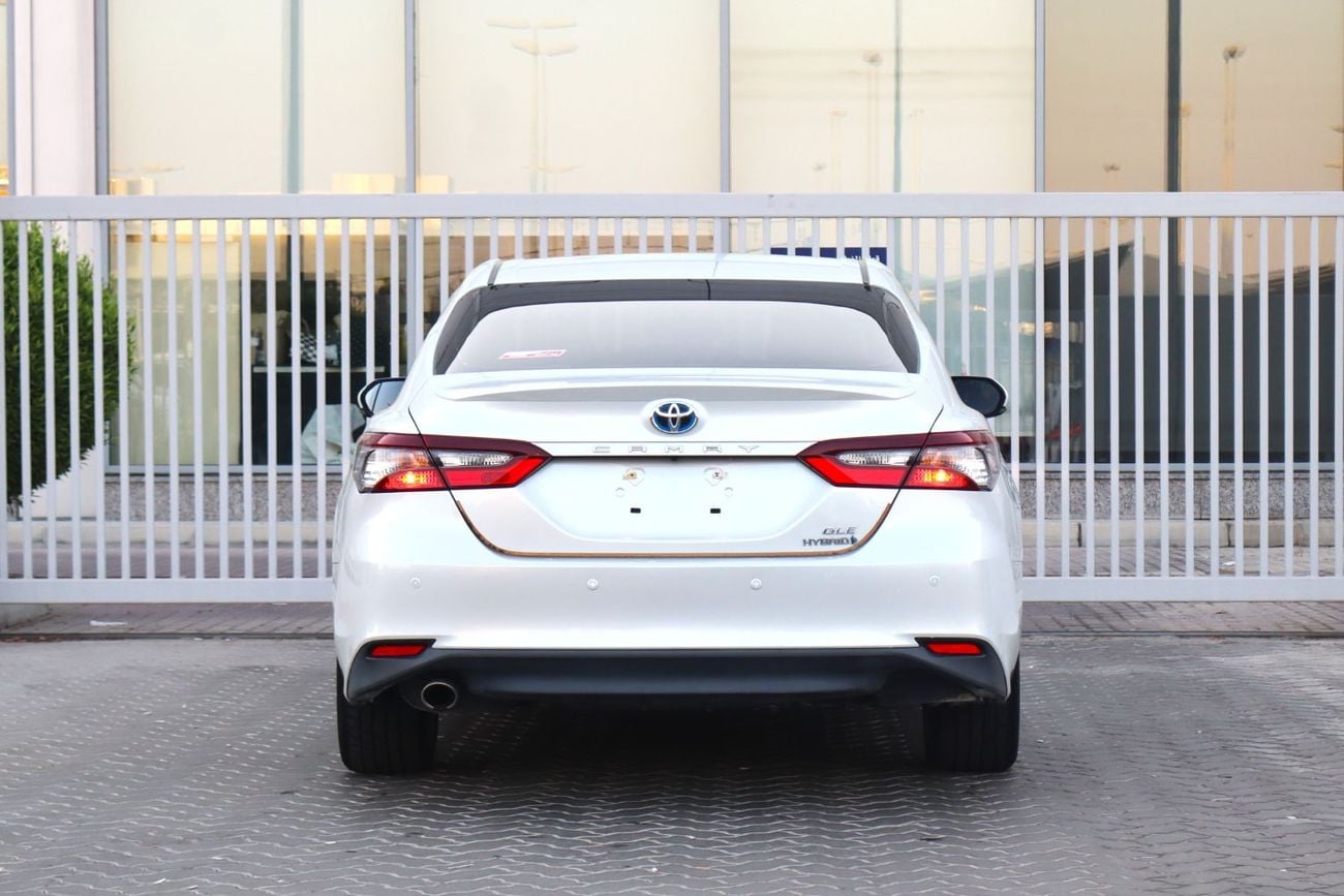 Toyota Camry GLE HEV