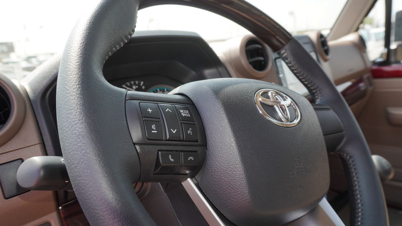 تويوتا لاند كروزر بيك آب LX 4.0 L V6