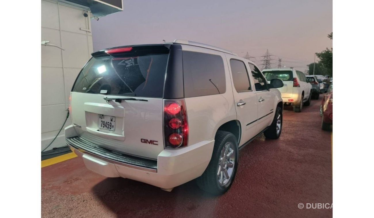 GMC Yukon GMC YUKON MODEL 2013 (128,000 km Driven)