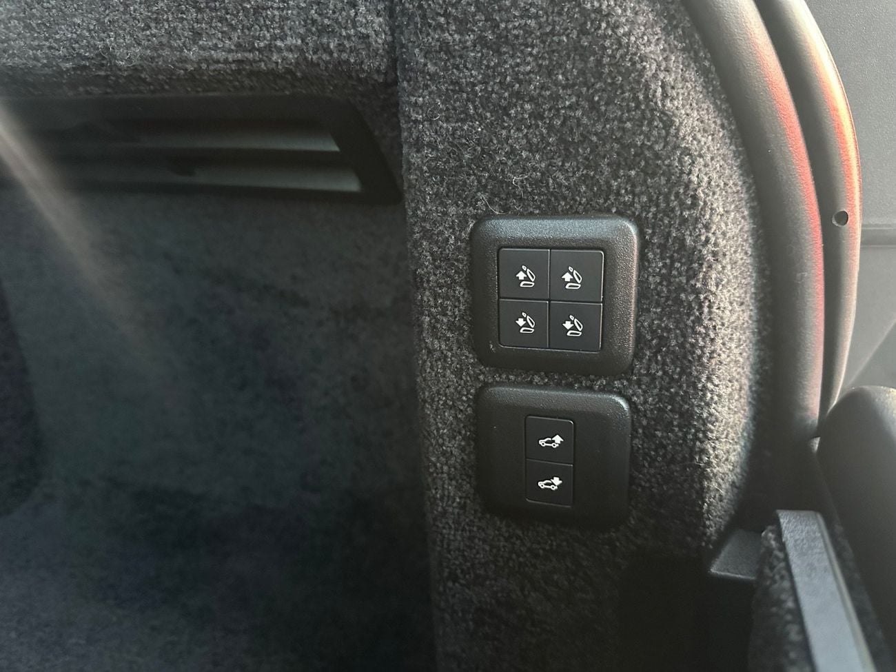 Land Rover Range Rover HSE P525 V8 Westminster 3 years warranty and 3 free services