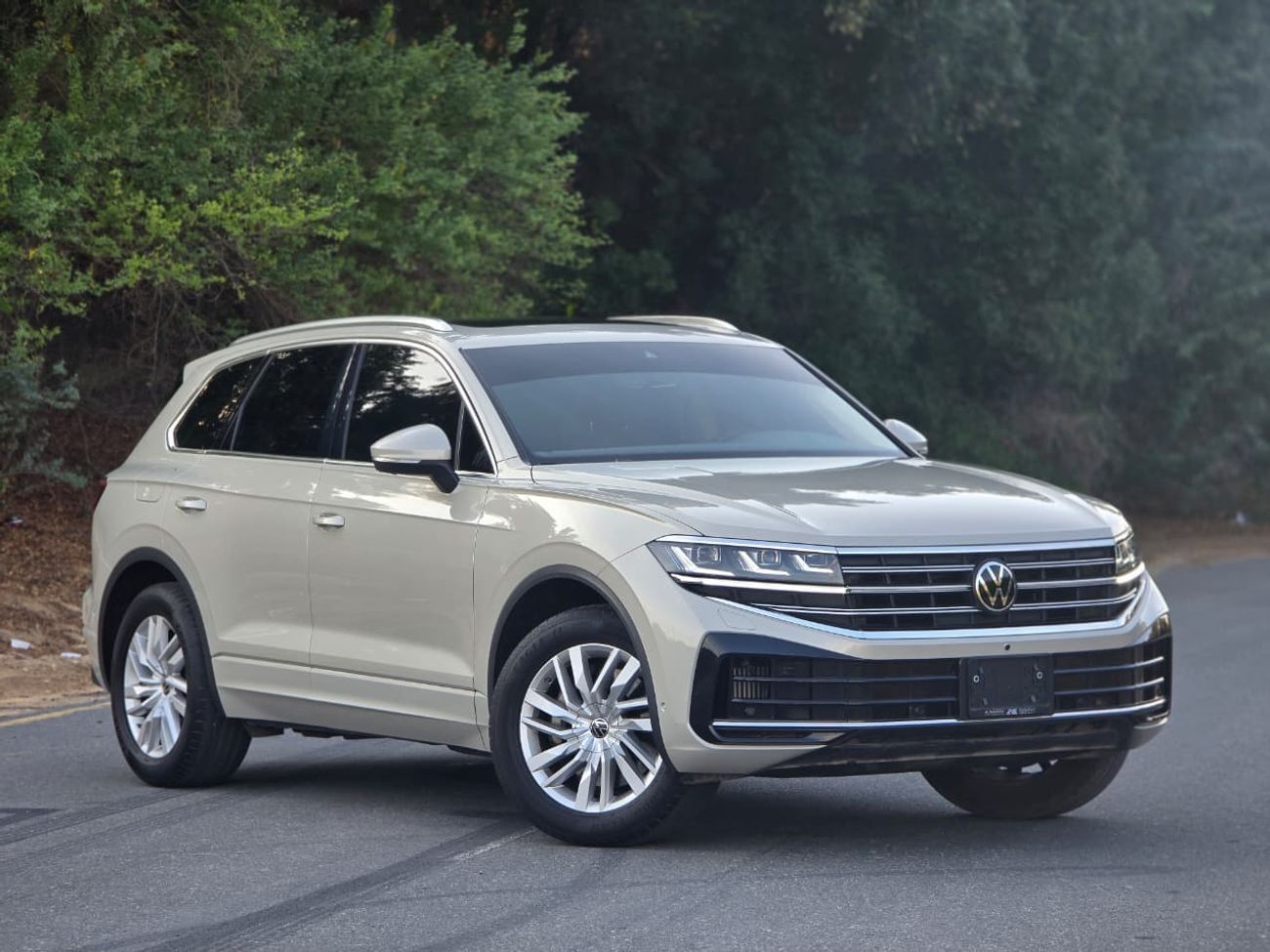 Volkswagen Touareg Comfortline 3.0L VOLKSWAGEN TOUAREG 2024 GCC // UNDER WARRNTY // LOW MILEAGE // PERFECT CONDITION