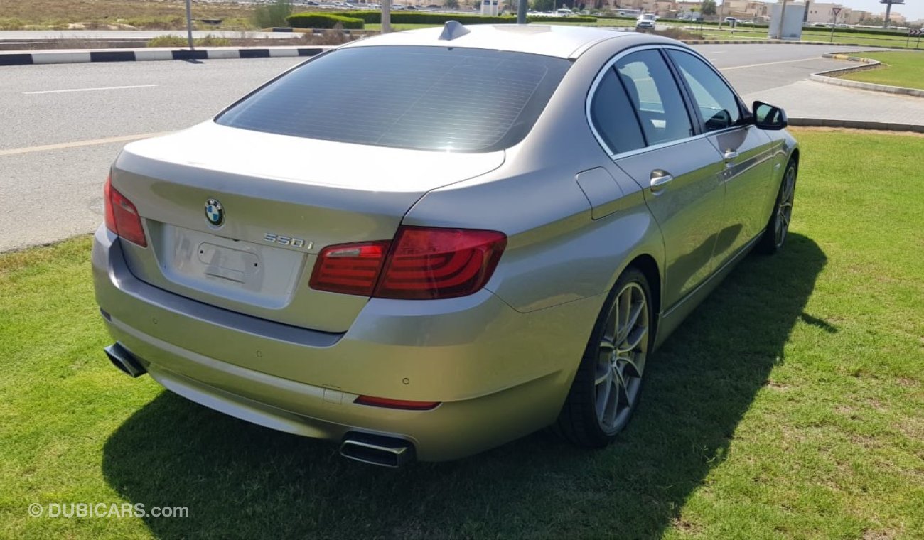 بي أم دبليو 550i موديل 2012 خليجي  فل مواصفات خمس كبسات  فتحه سقف وكراسي جلد ومثبت سرعه وتحكم كهربي كامل ونظام صوت مم