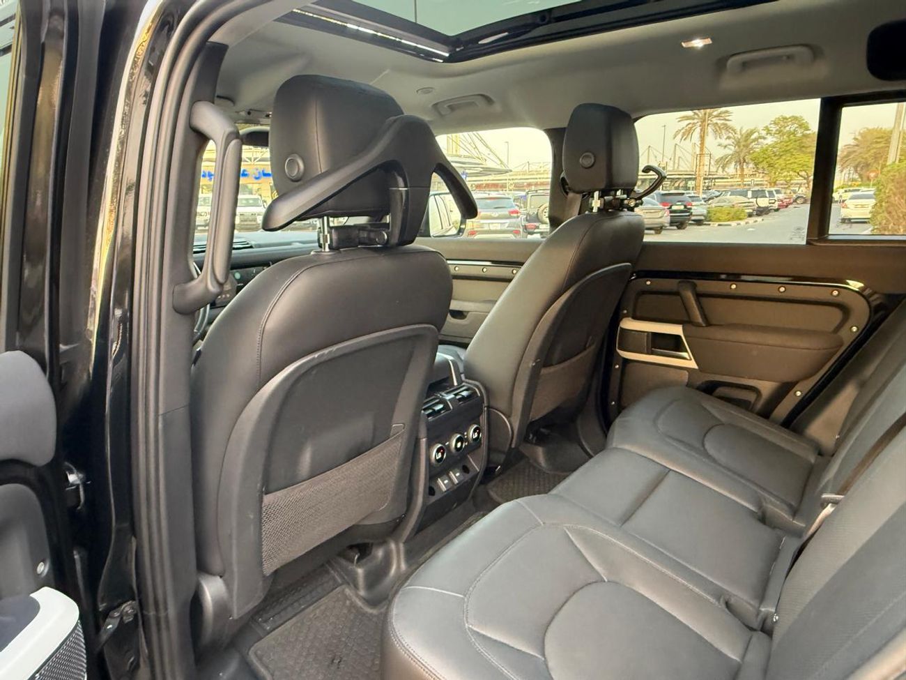 لاند روفر ديفندر P400 110 SE 3.0L (5 Seater)