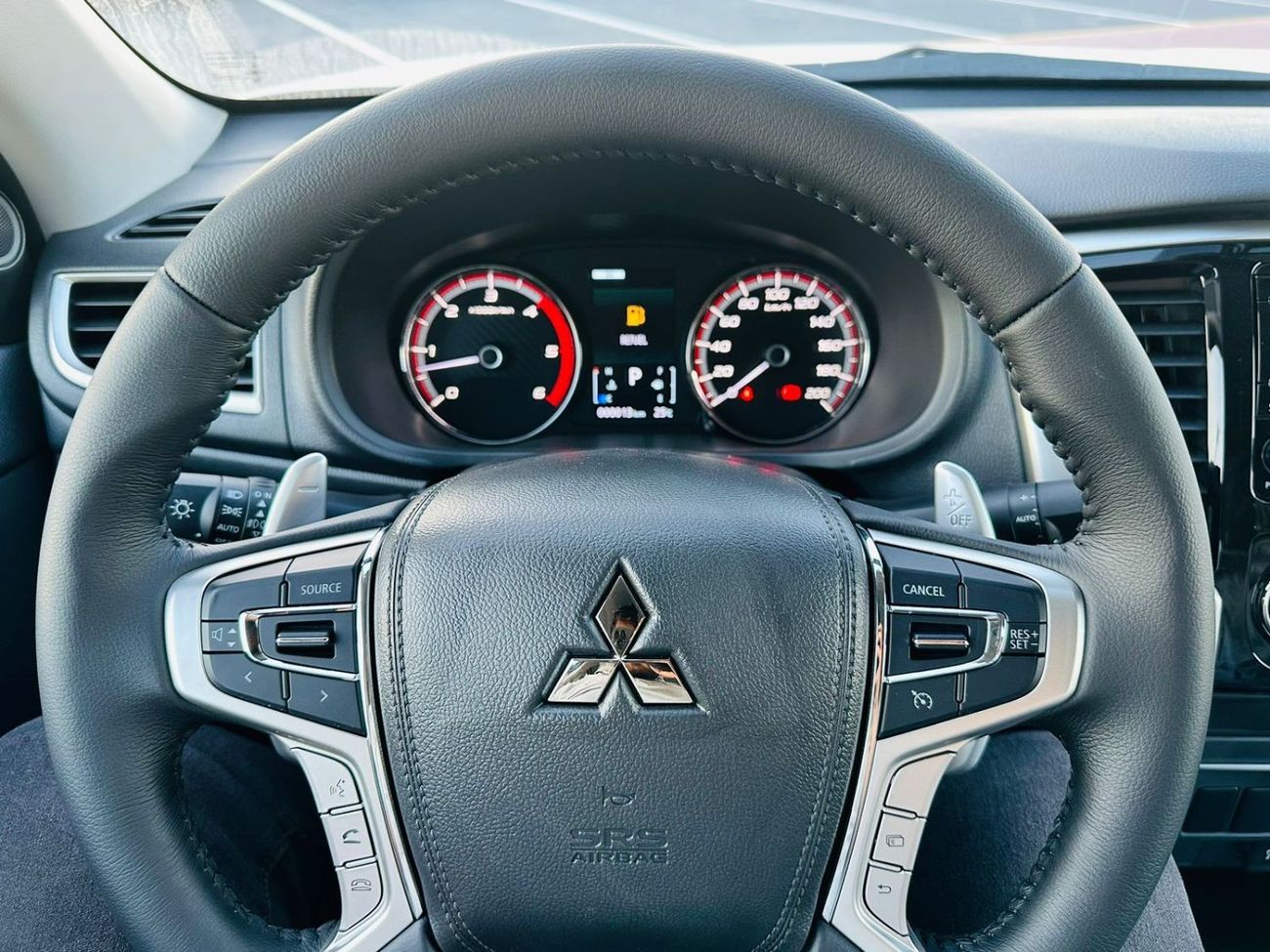 Mitsubishi L200 Mitsubishi L200 SPORTERO DIESEL - 2.4L - DOUBLE CABIN - 4X4 - A/T - POWER LOCKS AND POWER WINDOWS