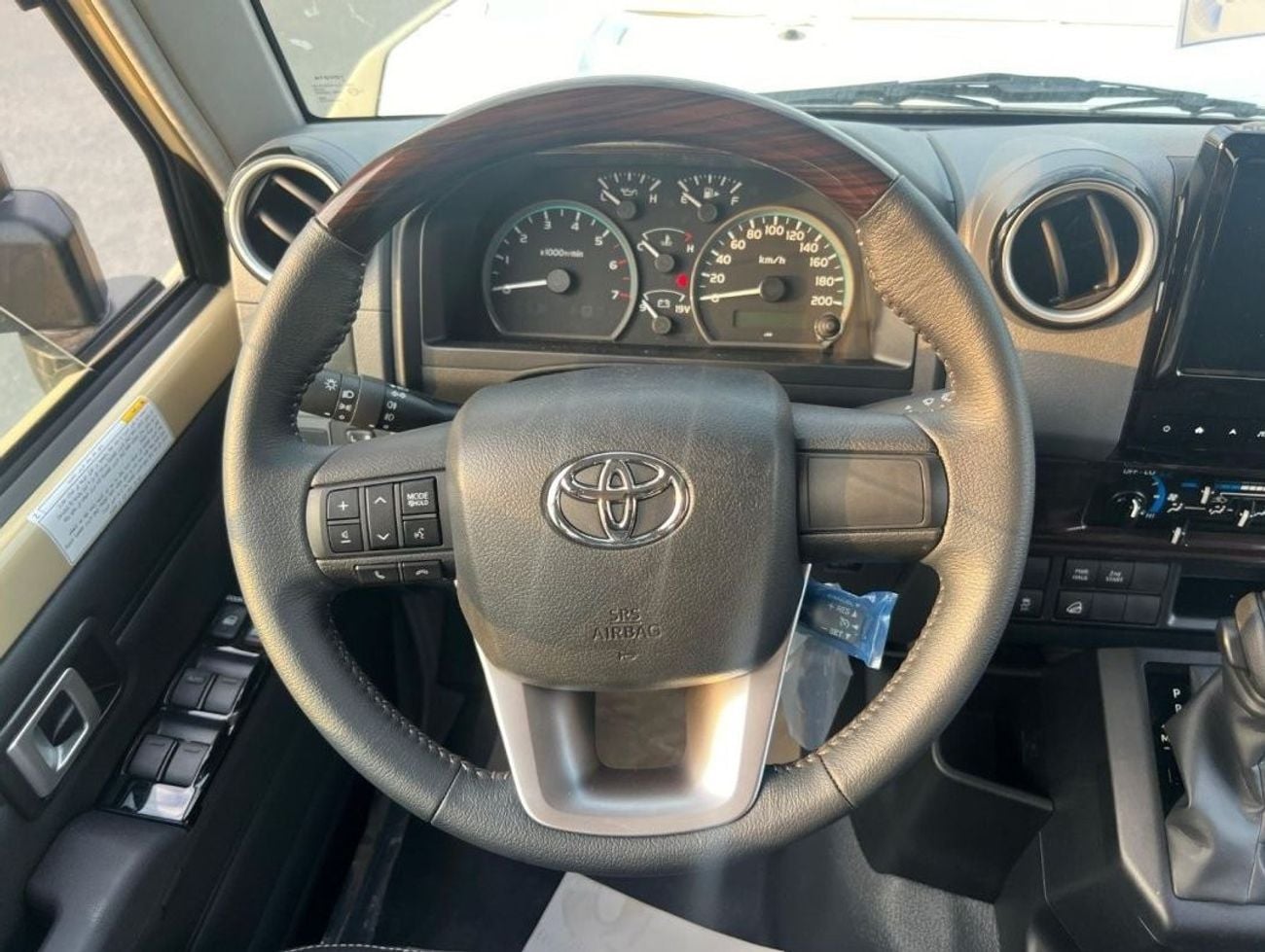 تويوتا لاند كروزر بيك آب EXPORT ONLY - LC79 Double cabin Full option- 4.0 Automatic