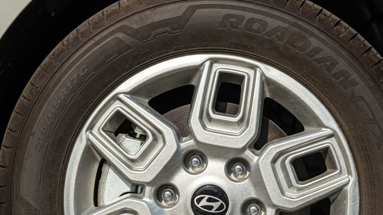 هيونداي ستاريا Premium 11-Seater 2.2-liter 4-cylinder Turbo-charged Diesel 2024YM