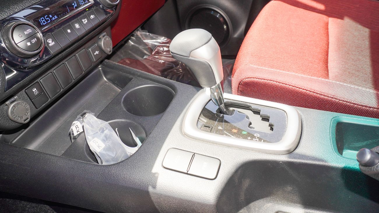 تويوتا هيلوكس GLX-S  SR5 2.7L 4WD A/T