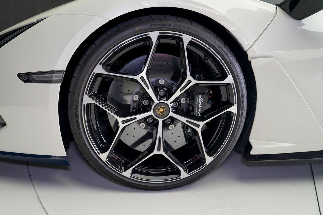 لامبورغيني ريفويلتو 6.5L V12 Hybrid