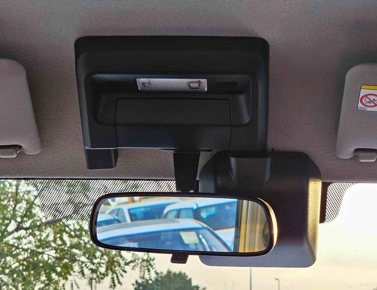 Toyota Land Cruiser Pick Up  DOUBLE CABIN / 2.8L V4 DIESEL A/T / DVD CAMERA / WINCH , SNORKEL / DIFF LOCK (CODE # LC