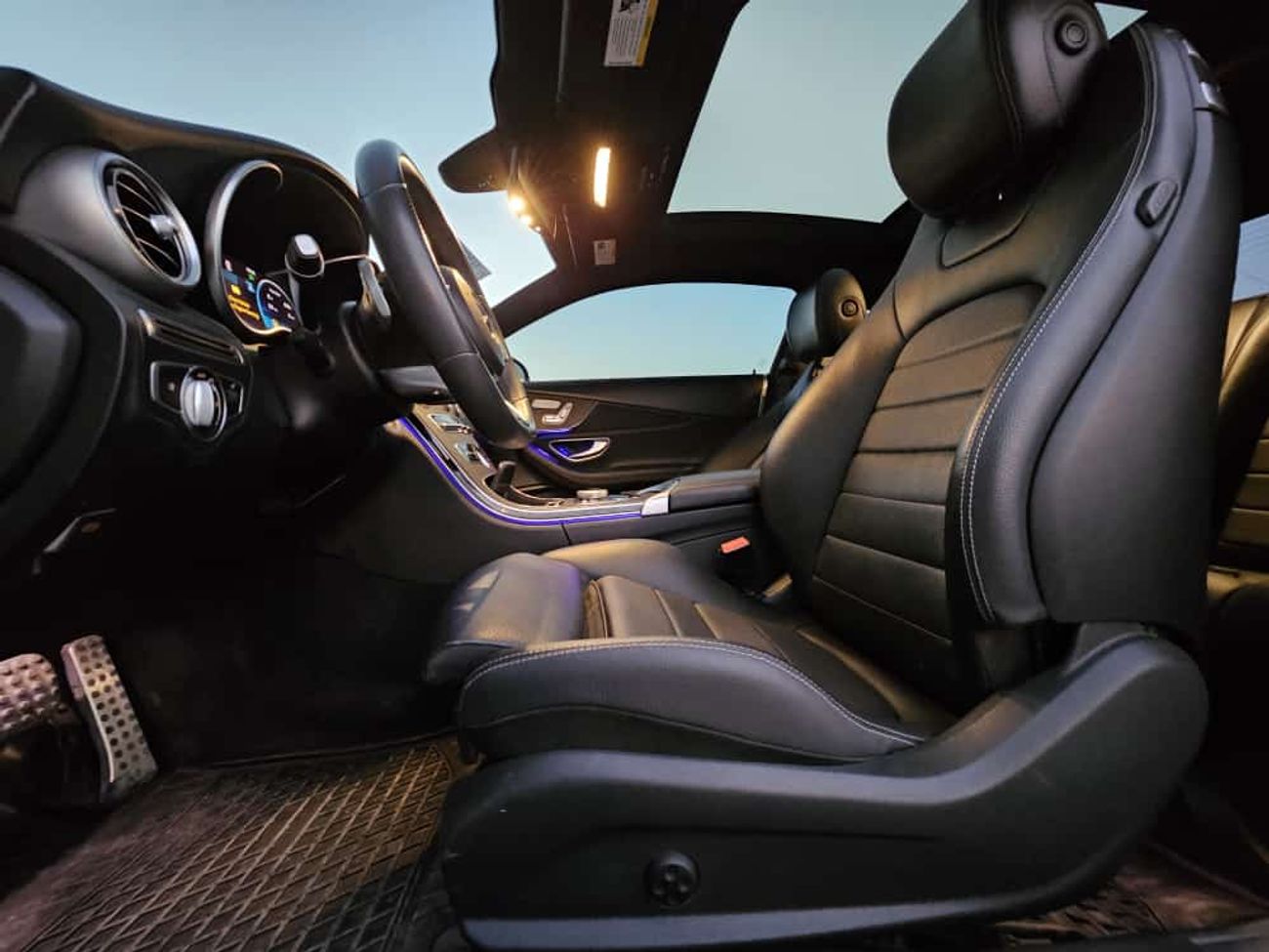 مرسيدس بنز C 300 كوبيه /ECO TUBO V4/ COUPE/ MOON ROOF/ 1343 MONTHLY/ LOT#806911