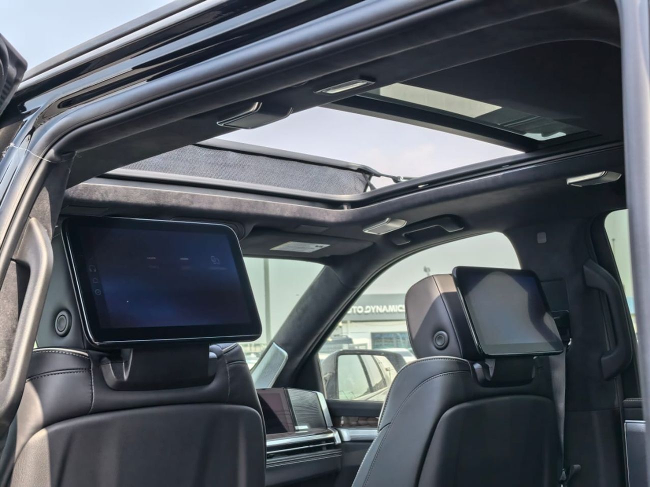 Cadillac Escalade ESV(Long)Sport Platinum Onyx Black Pkg | Fridge | 545k for local registration