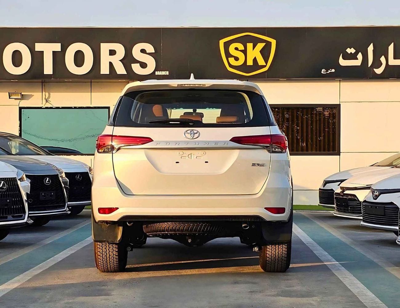 تويوتا فورتونر SR5 / MID OPTION / 2.7L PETROL / AUTO AC / KEY START/ 4WD (CODE # FPE1)