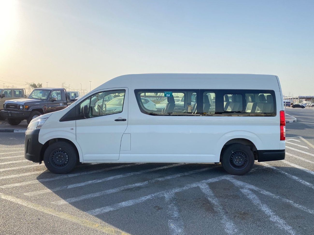 Toyota Hiace DLS -High Roof Commuter 2.8L A/T