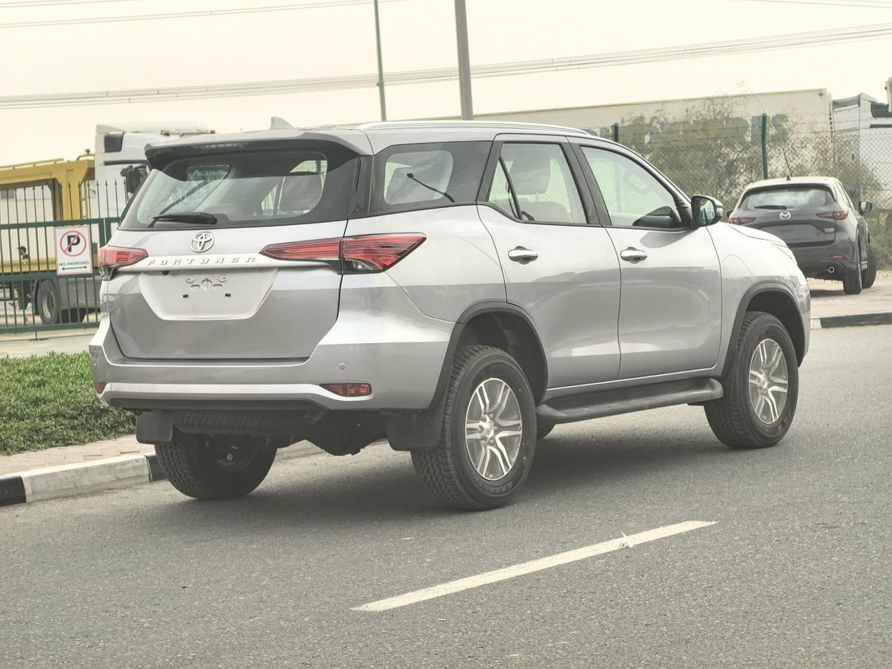Toyota Fortuner EXR FORTUNER,2.7L,4X4,MANUAL AC,ROOF RACK,REAR VEIW CAMERA,17''AW,A/T,2026MY( FOR EXPORT ONLY)