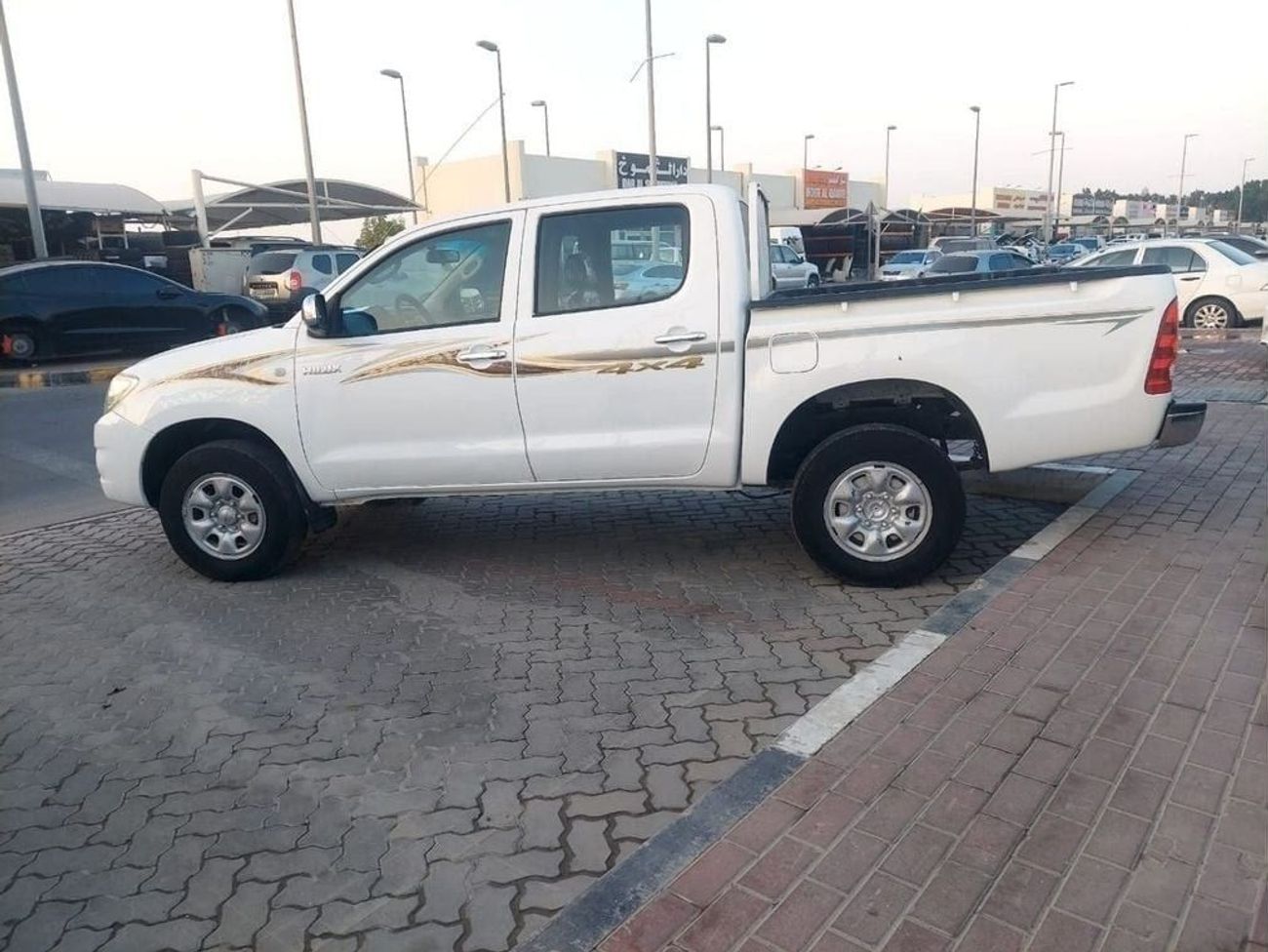 Toyota Hilux DC 2.4L 4WD DIESEL MANUAL TRANSMISSION