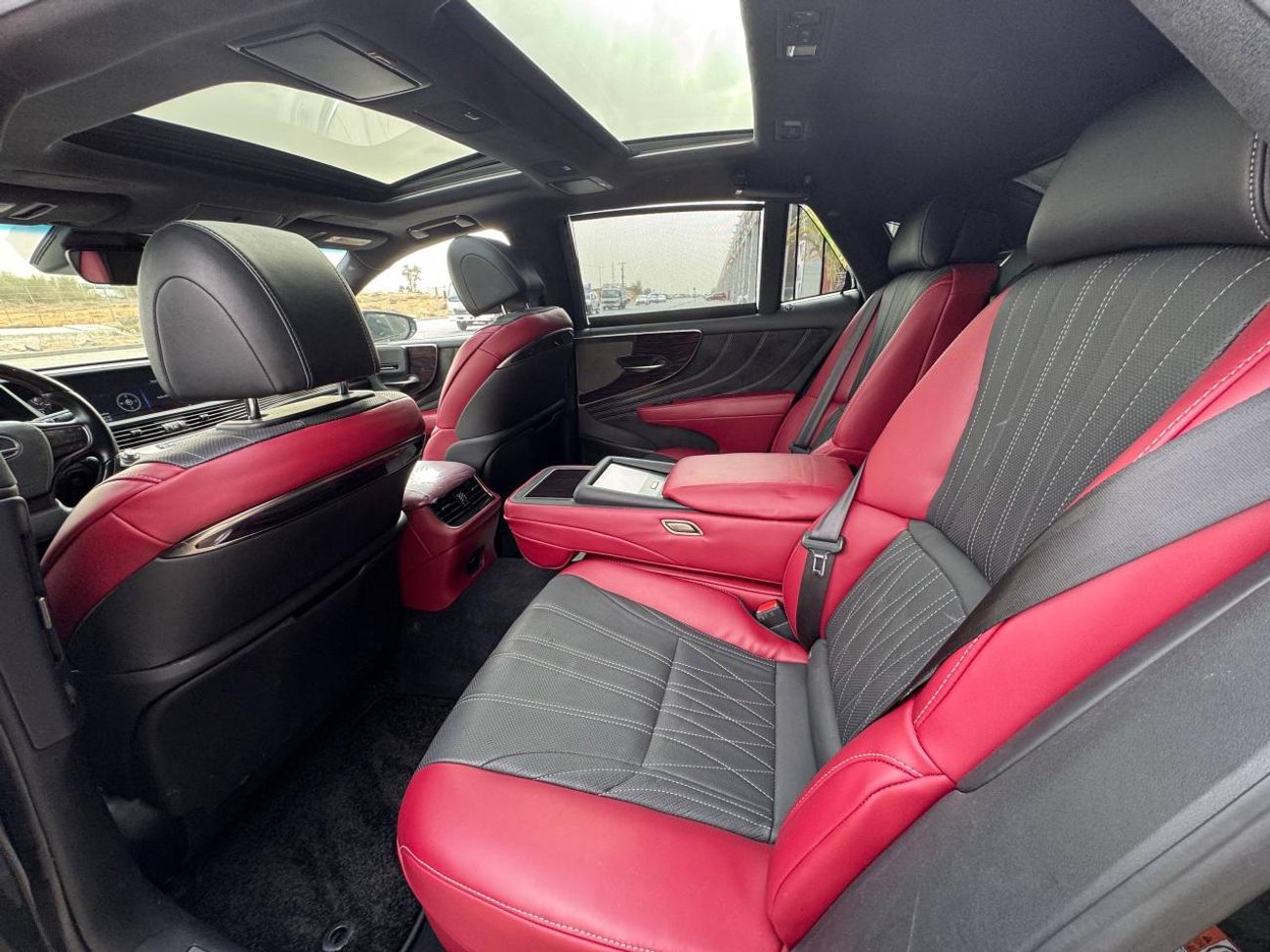 لكزس LS 500 محرك V6 سعة 3.5 لتر / أعلى المواصفات لكبار الشخصيات / كاميرات 360 درجة / تدليك لجميع المقاعد / بحالة