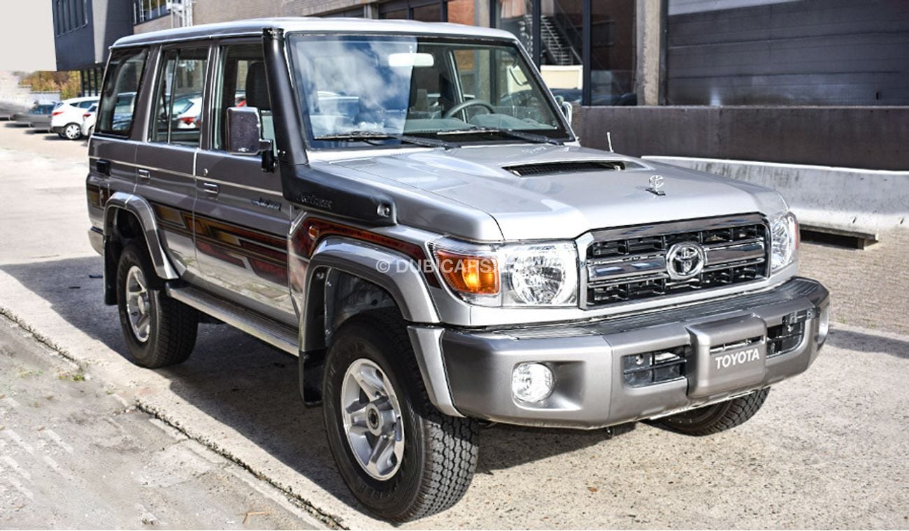 Toyota Land Cruiser Hard Top (76) 4.5 Diesel, 6 seats available in Europe