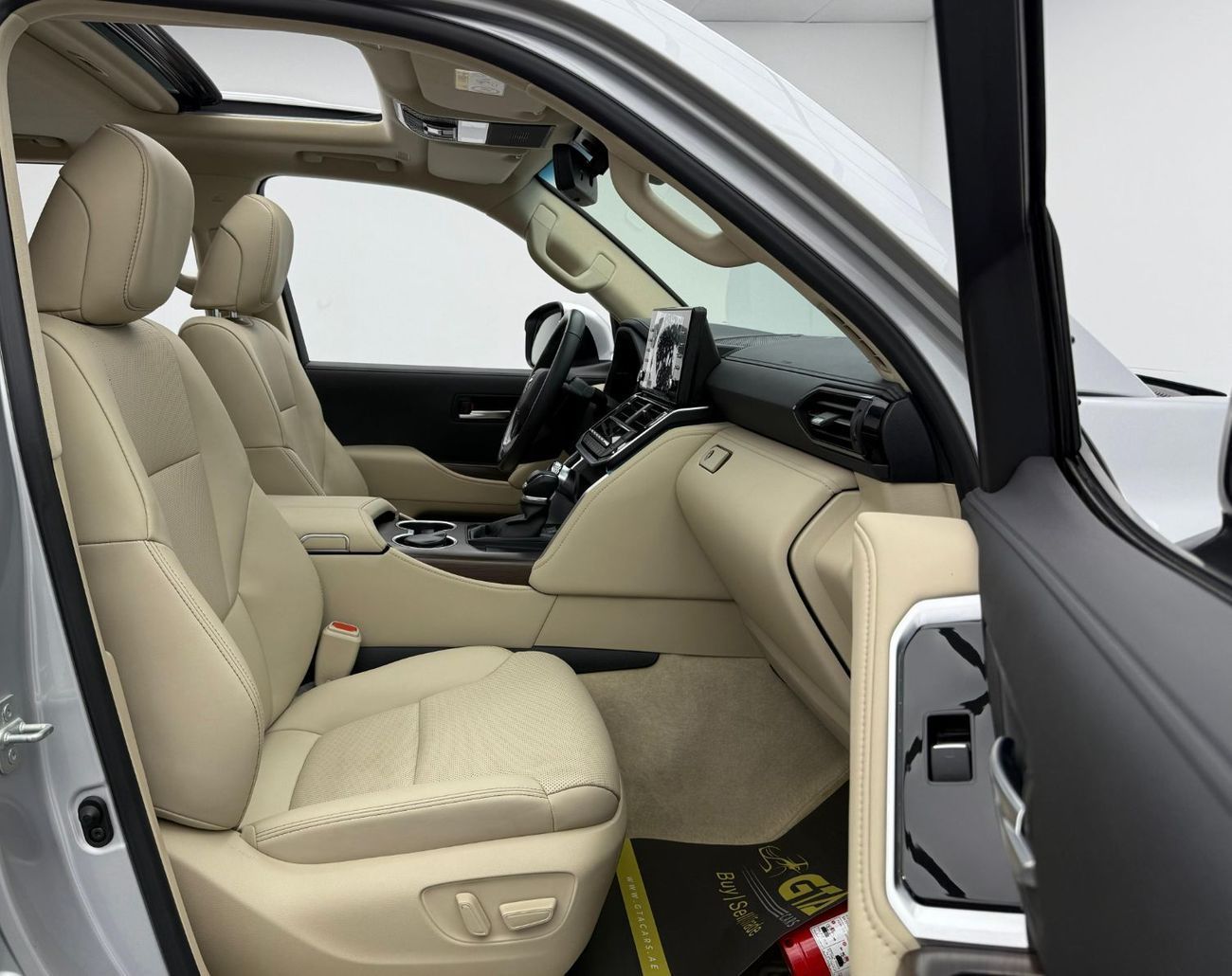 Toyota Land Cruiser GXR 4.0L 2022 Toyota Land Cruiser GXR, Warranty, 2026 Toyota Service Pack, Very Low Km, 7 Seater, GC