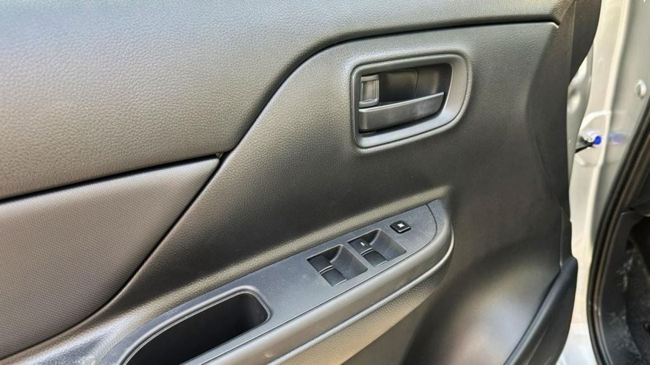 Mitsubishi L200 Mitsubishi L200 P DC 4WD 2.4L GLX 5MT ( export only )