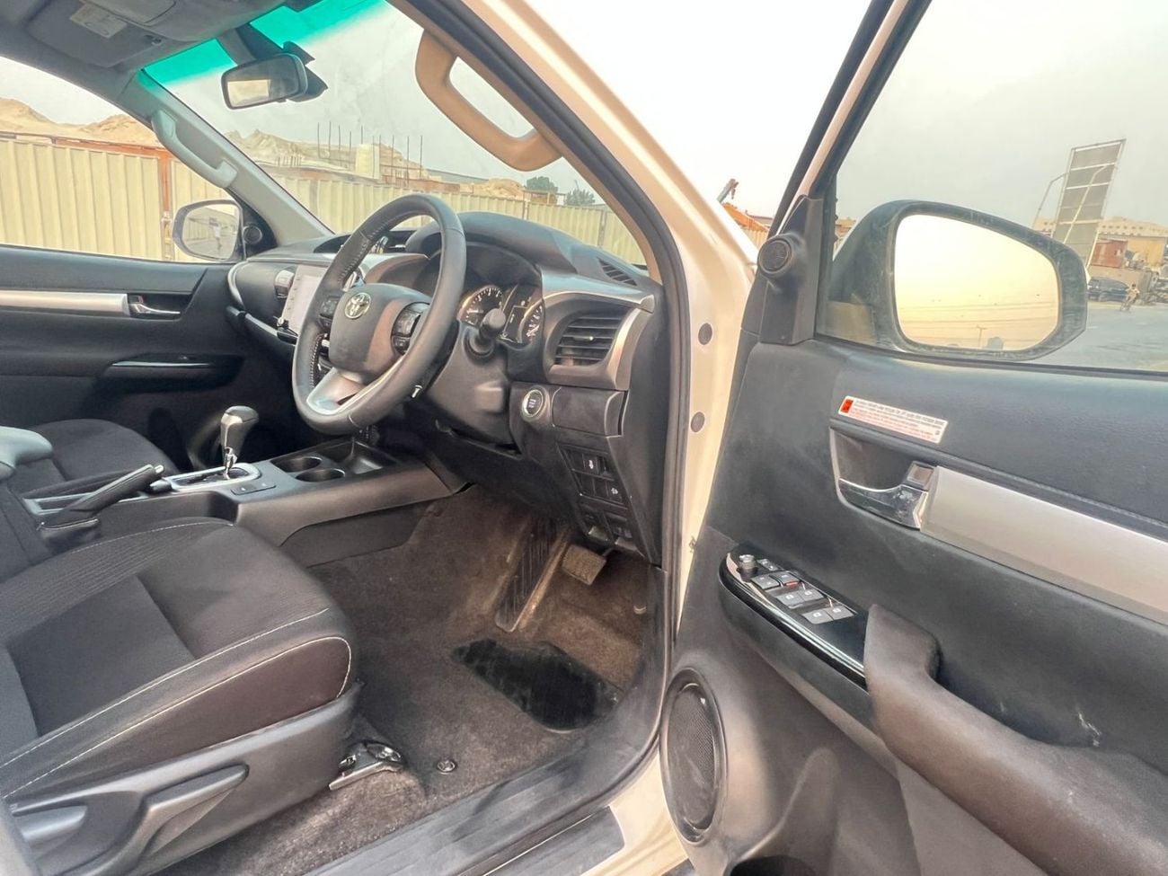تويوتا هيلوكس SGLX DIESEL 2.8 LITER ,RHD ,PUSH START ,AUTO TRANSMISSION