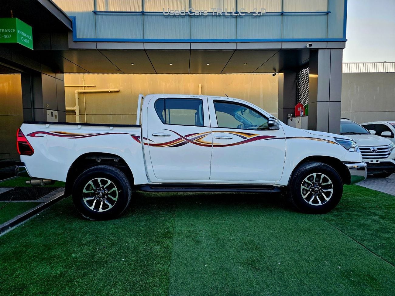 تويوتا هيلوكس SGLX HILUX DIESEL / AUTOMATIC / WIDE BODY/ AUTO WINDOWS / FULL OPTION