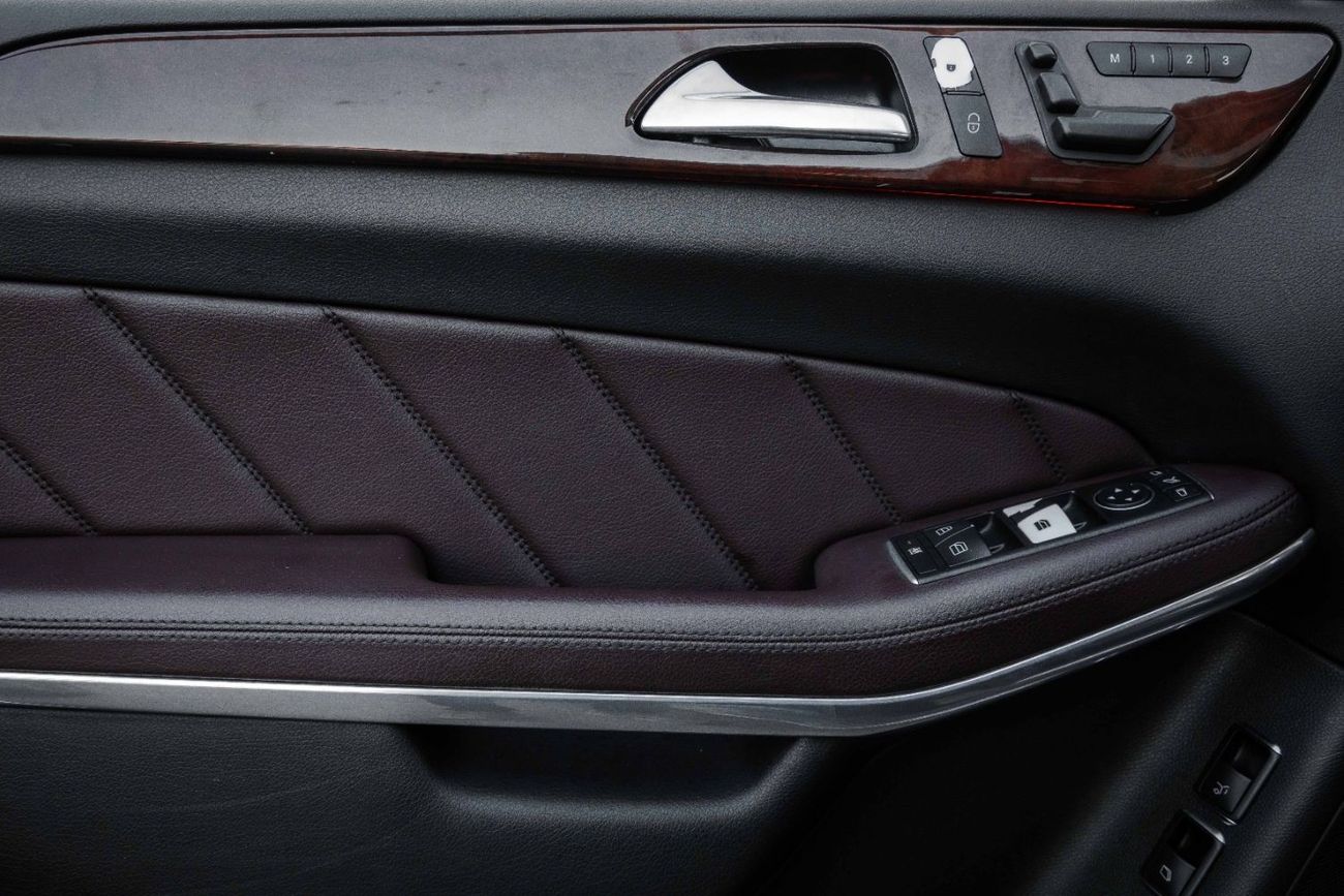 Mercedes-Benz GL 500 Std 500 AMG | 3,069 P.M (3 Years)⁣ | 0% Downpayment | Under Warranty!