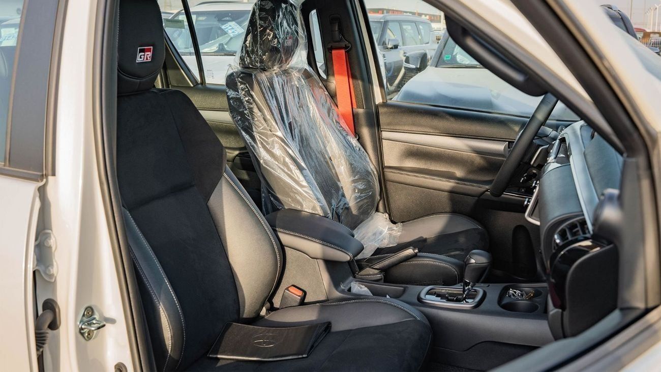 تويوتا هيلوكس 2024 Toyota Hilux GR-Sport 4.0L AT Petrol (White)