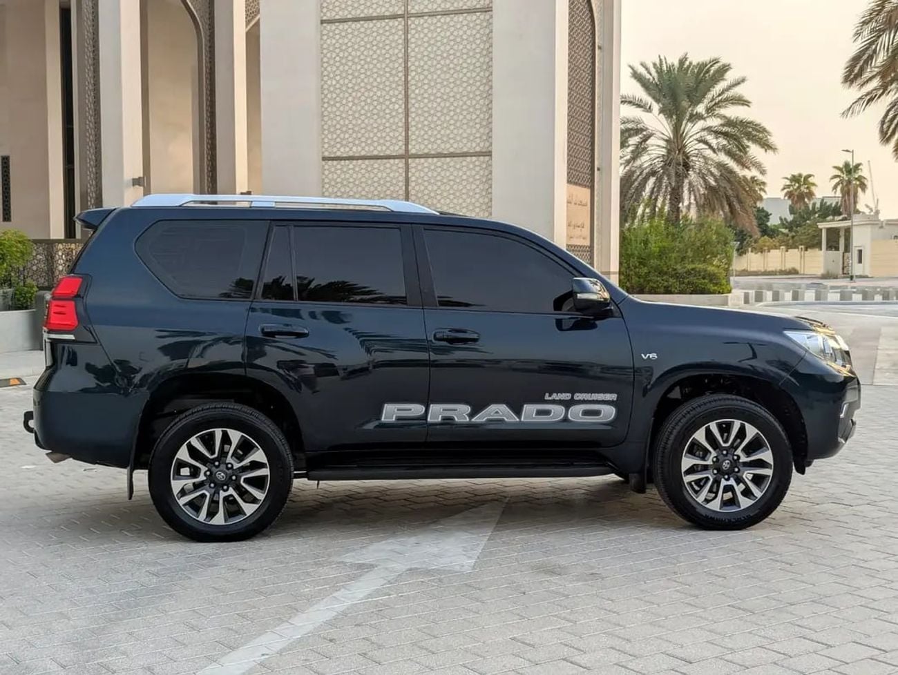 تويوتا برادو GXR 2022 | GCC Specs | Full Option V6 Interior and Exterior Excellent Condition