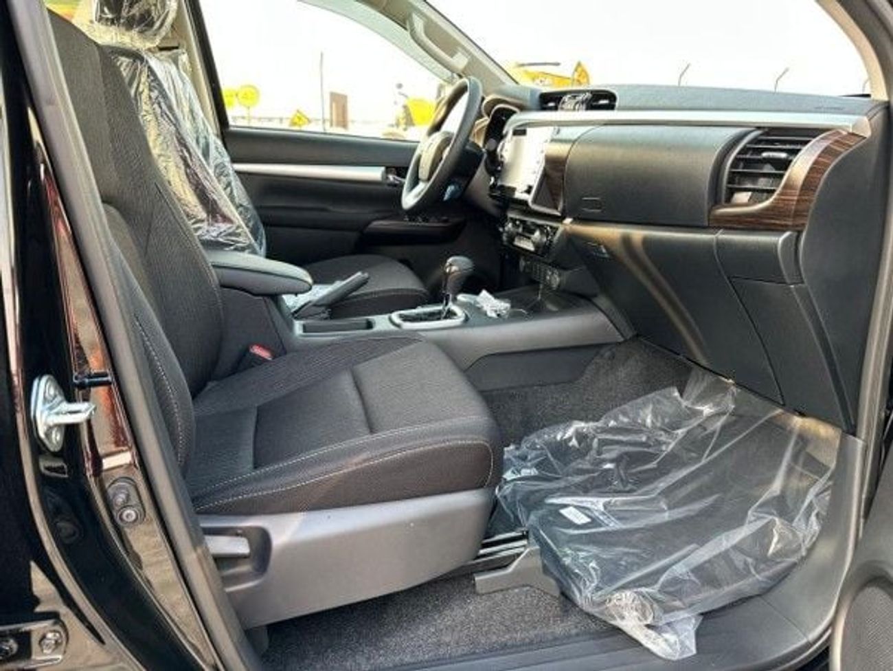 تويوتا هيلوكس 2026 Toyota Hilux SR5 Double Cab Pickup 4.0L V6 Petrol A/T 4x4 Export Only