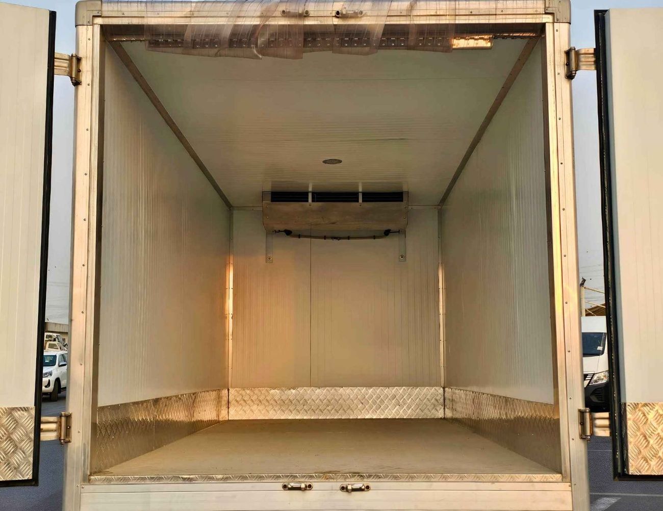 Mitsubishi Fuso Canter FREEZER BOX/4.2L DIESEL M/T/SINGLE CABIN/CODE#CANF