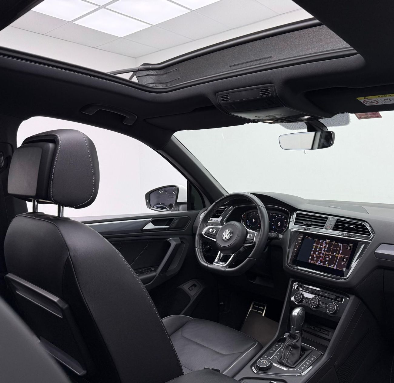 Volkswagen Tiguan R-Line 2.0L 2019 Volkswagen Tiguan R-Line, 1 Year Unlimited KM Warranty, Agency Full Service History