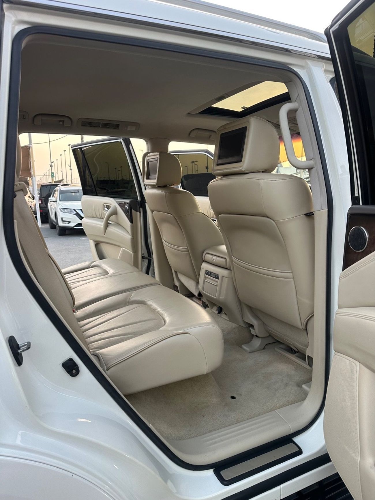Infiniti QX56 