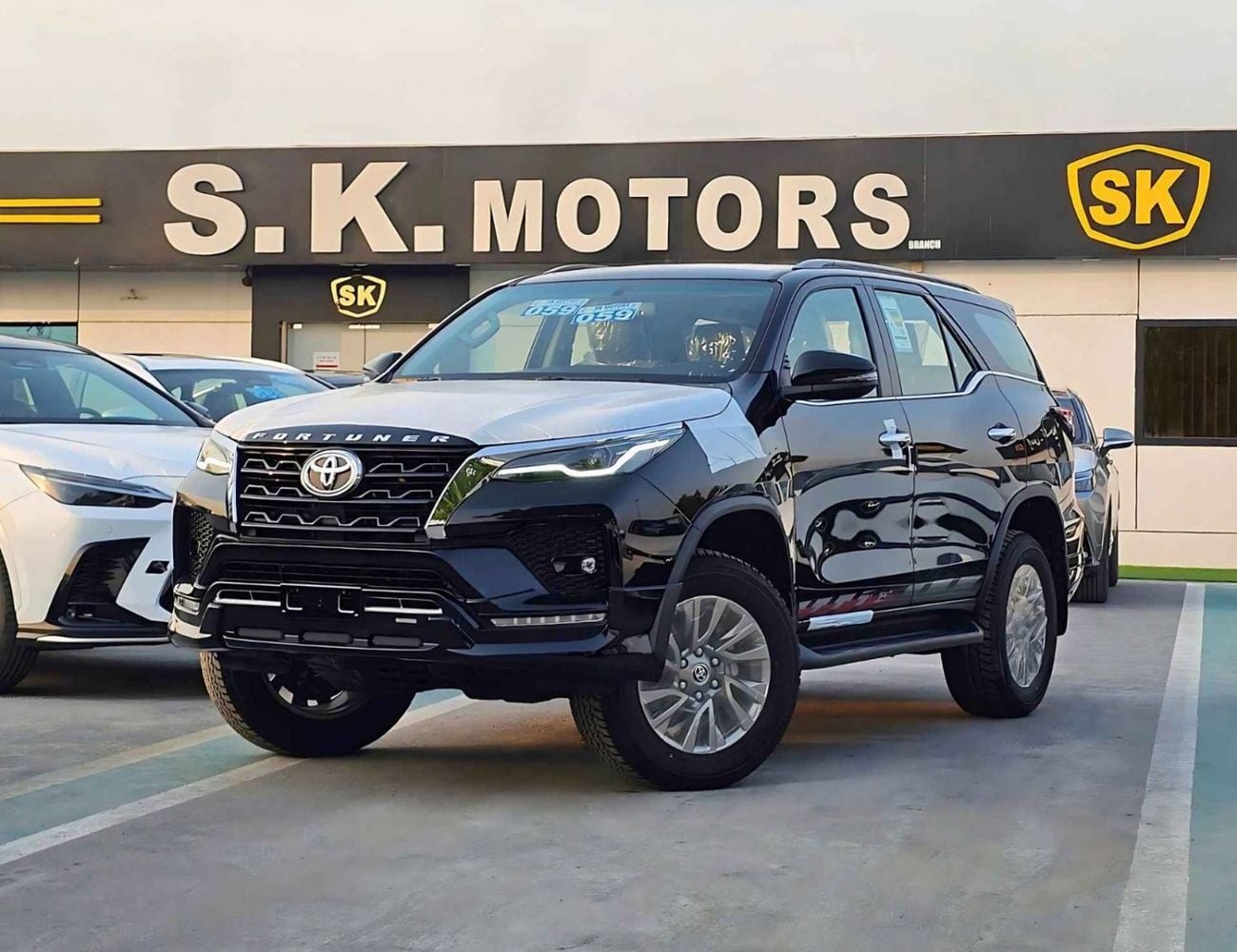 Toyota Fortuner VXR SR5 ADVENTURE / 4.0L V6 PETROL / FRONT PWR SEATS / PUSH START / DIFF LOCK AUTO A/C (CODE # F6HA)