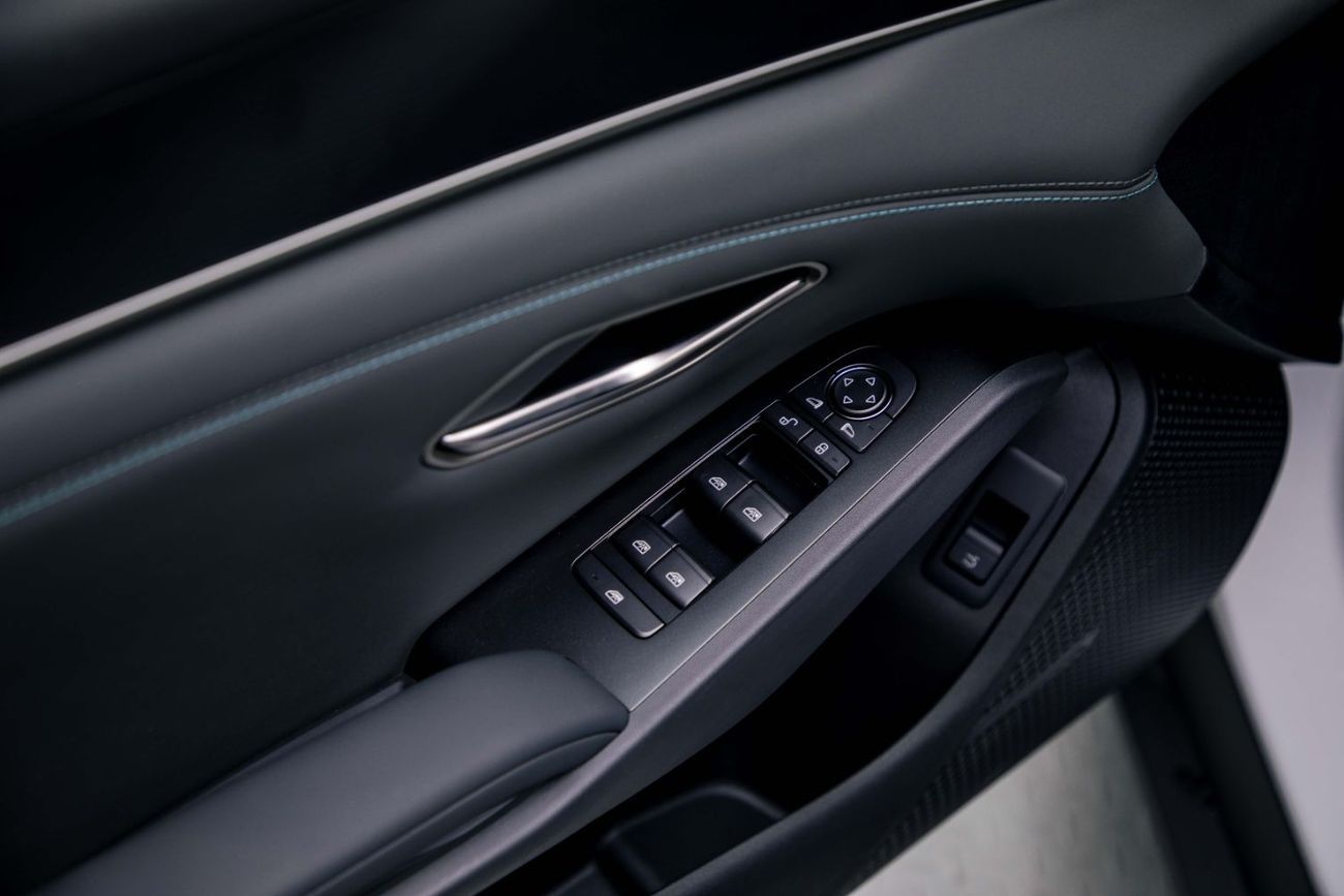 بي واي دي كين ال دي ام-اي Leading Version 1.5L - White Inside Grey | Export Only