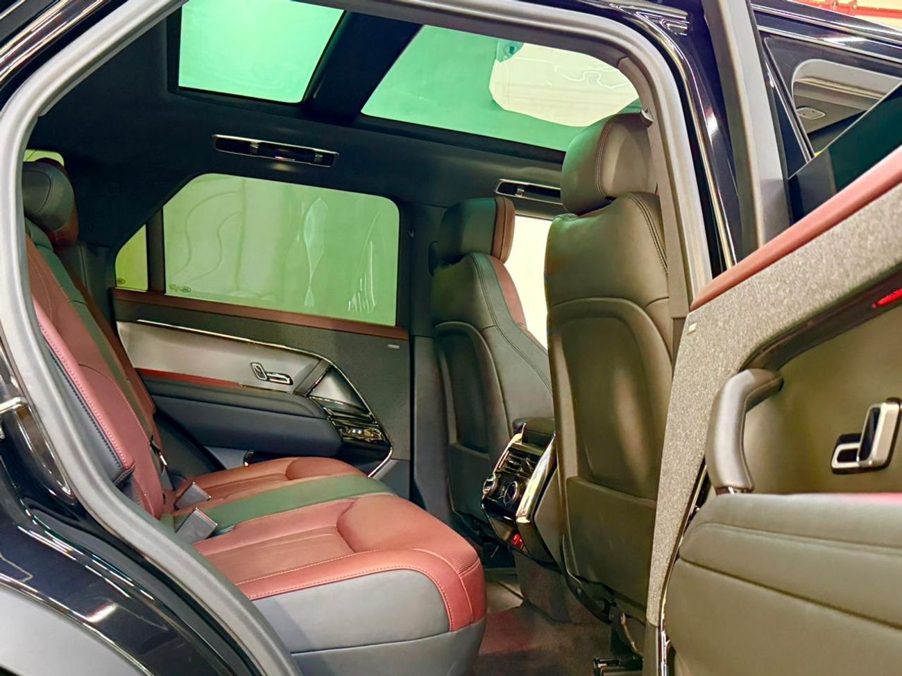 لاند روفر رينج روفر سبورت P400 DYNAMIC HSE 2024