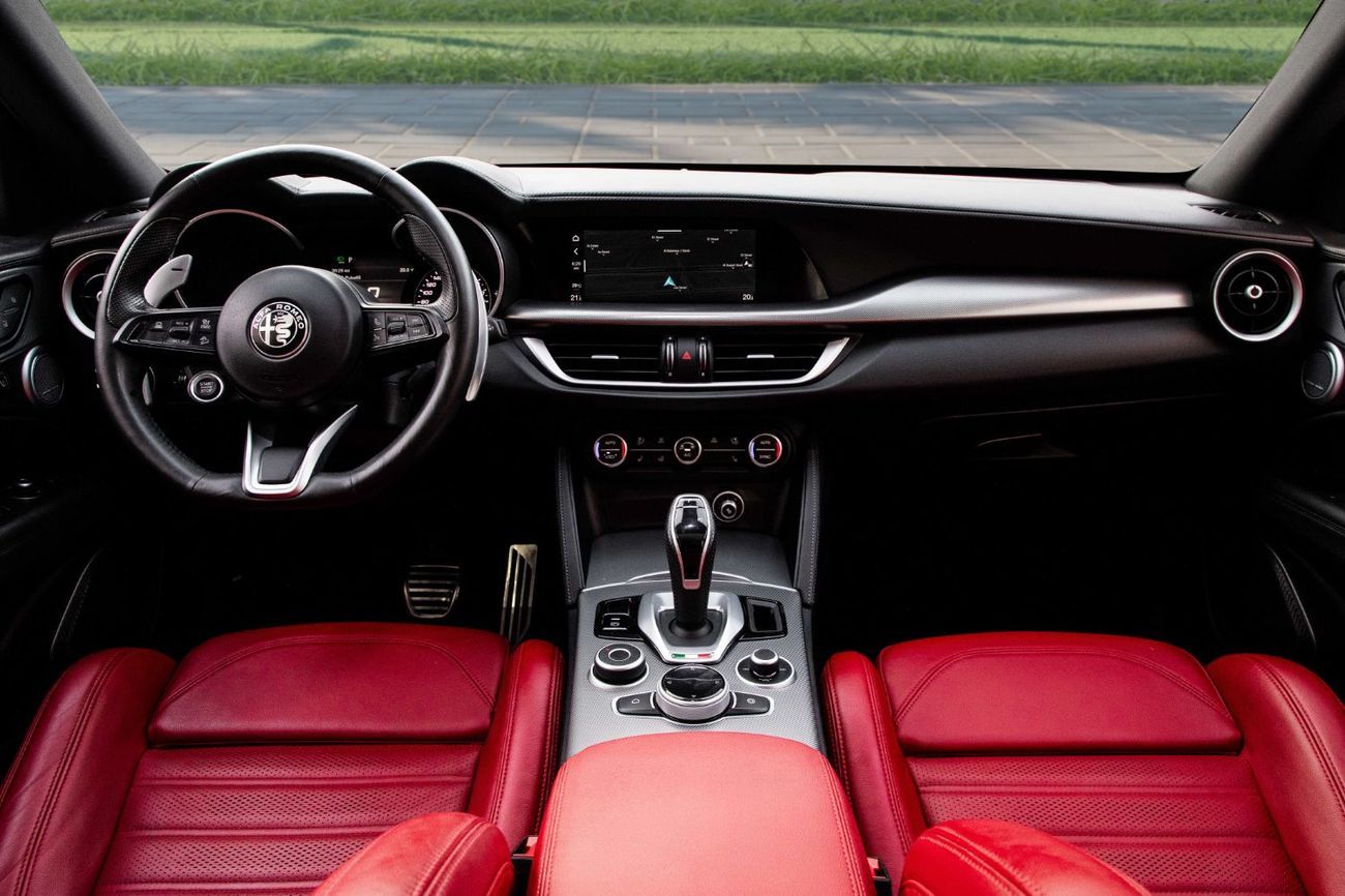 Alfa Romeo Stelvio Club Car  | 2,742 P.M | 0% Downpayment | Agency Warranty!
