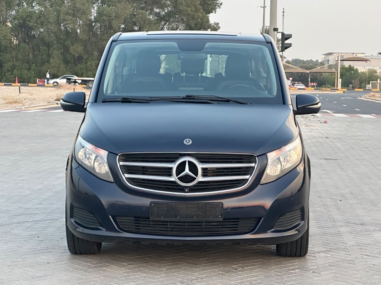 مرسيدس بنز V 250 موديل 2019 خليجي حاله ممتازه من الداخل والخارج صبغ الوكاله مالك واحد من الوكاله