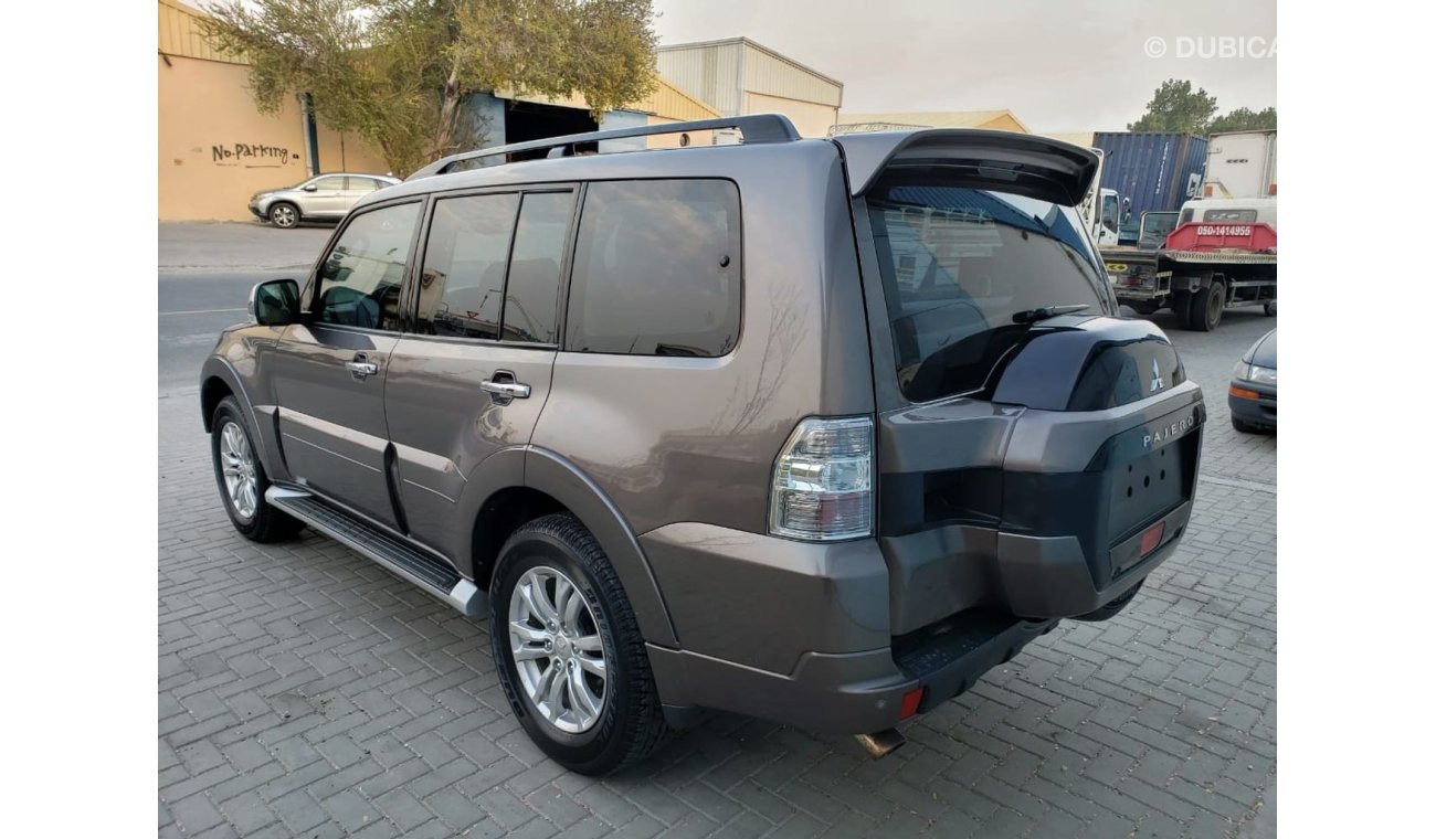 Mitsubishi Pajero Clean car full option