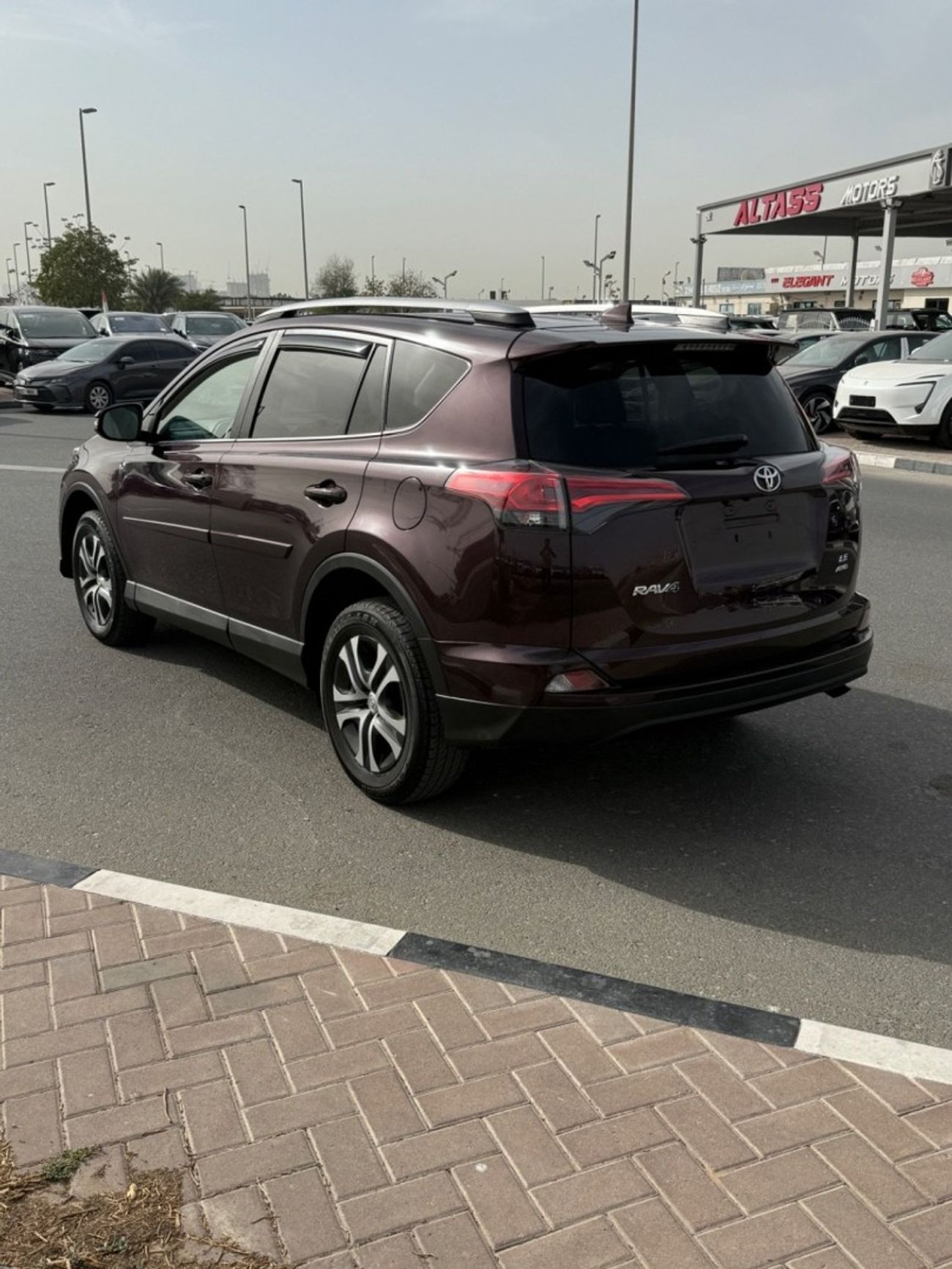 Toyota RAV4 LE 2.5L (219 HP)