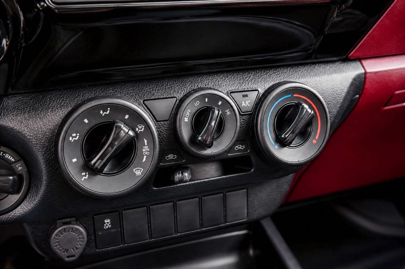 Toyota Hilux GLX 2.7L, 4-Cylinder, 16-Valve Petrol