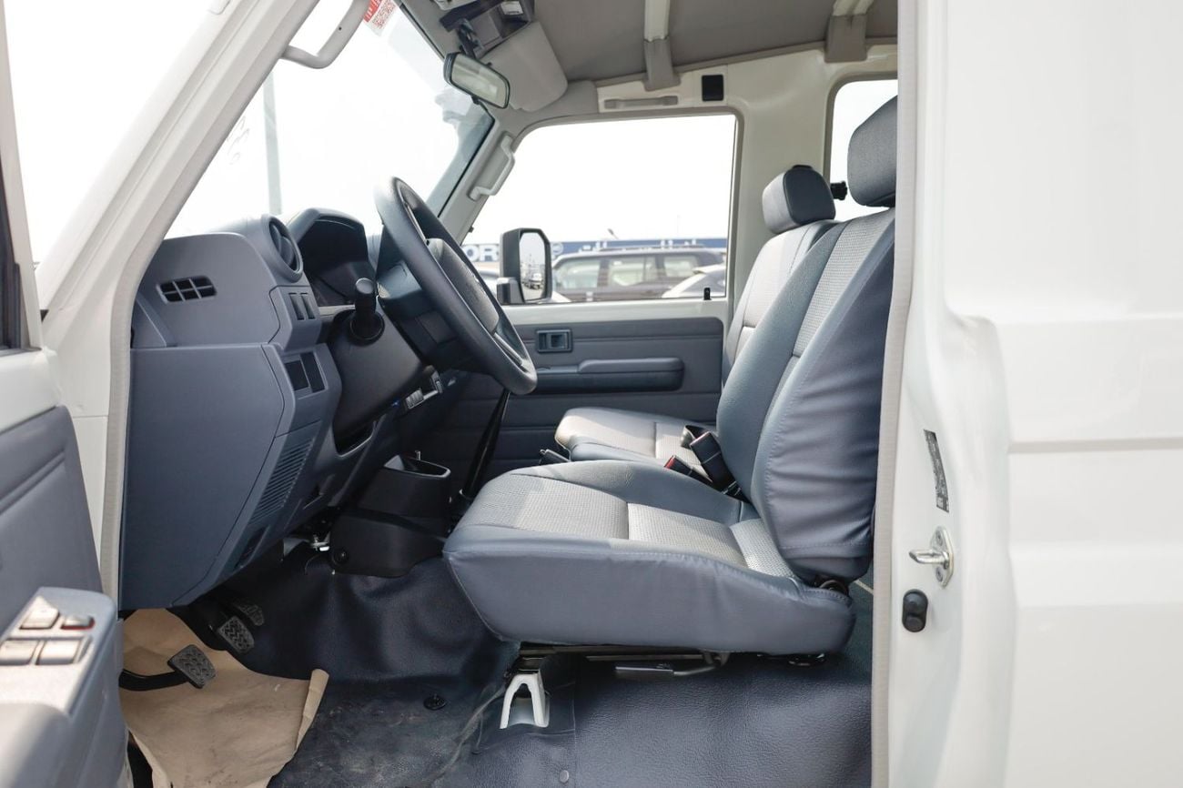 Toyota Land Cruiser 70 LC 78 HARDTOP 2.8L AT