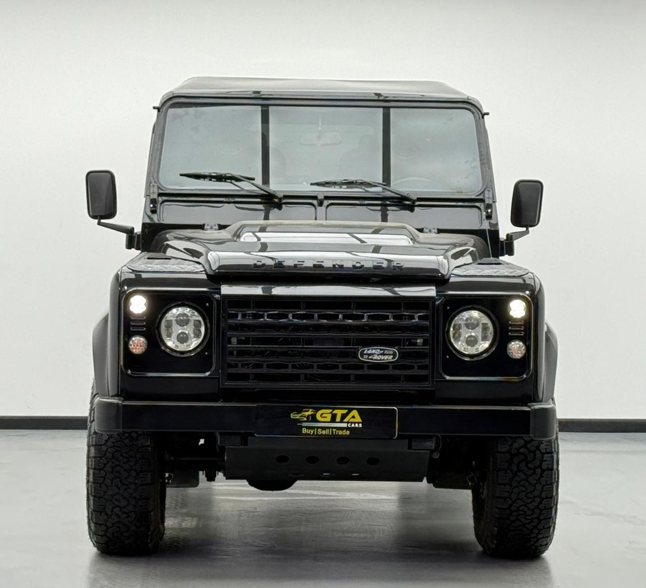 لاند روفر ديفندر 2010 Land Rover Defender 90, Manual Transmission, VIP Seats, Excellent Condition