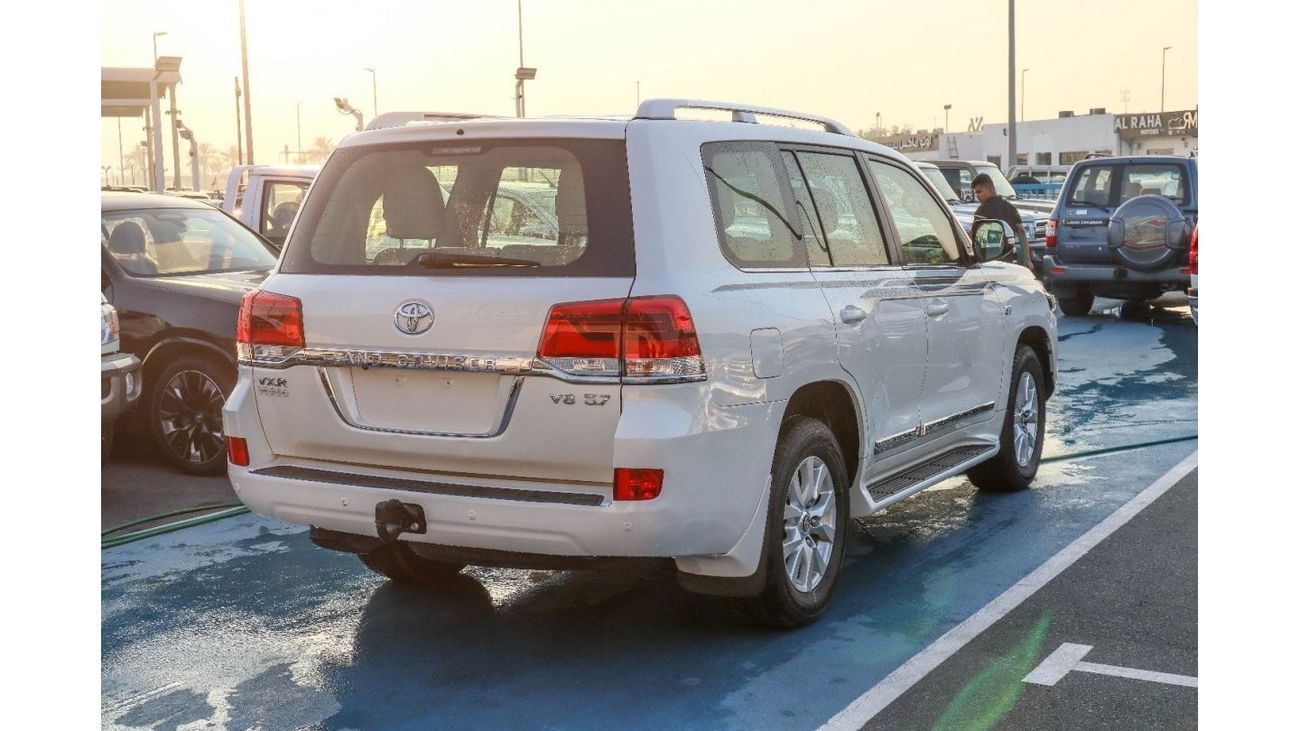 Toyota Land Cruiser 2018 Toyota Land Cruiser VXR (J200), 5dr SUV, 5.7L 8cyl