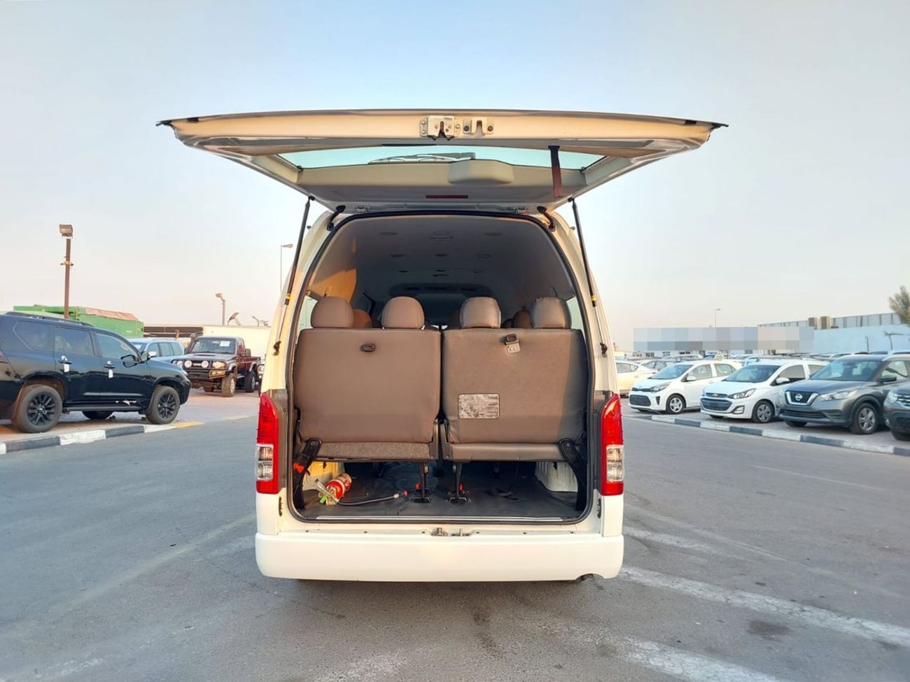 Toyota Hiace TOYOTA HIACE COMMUTER VAN RHD 2016 MODEL 3.0 L DIESEL AUTOMATIC(PM28405)
